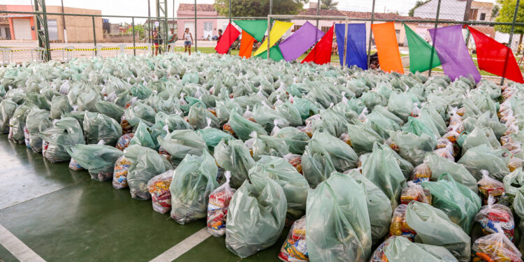 Prefeitura de Lagarto entrega mais de 30 toneladas de alimentos no povoado Brasília