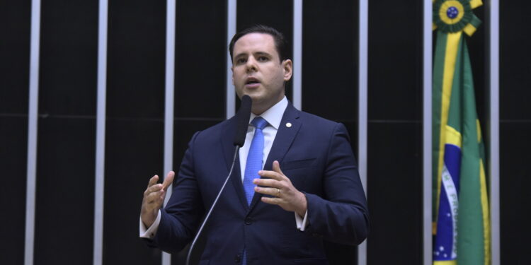 “Um Judiciário que bem entende legislar e julgar no Brasil” critica Rodrigo Valadares sobre atuação do STF