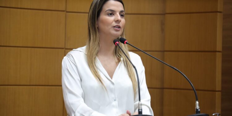Aprovado PL da deputada Dra. Lidiane Lucena que visa reduzir desconforto de alunos com sensibilidade auditiva
