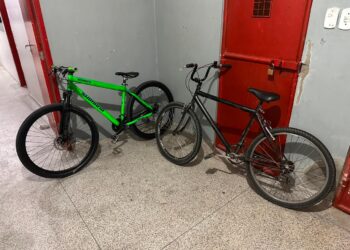 Polícia Militar prendeu dois homens por roubo à pessoa na Coroa do Meio