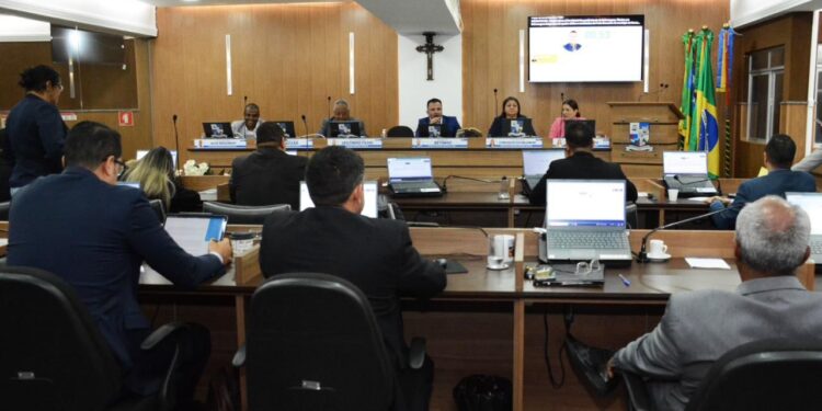 Câmara de Vereadores de Socorro aprova por unanimidade a lei que garante o pagamento do piso salarial dos profissionais da Enfermagem