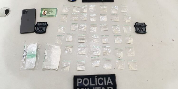 Polícia Militar prende homem por tráfico de drogas no Santo Antônio