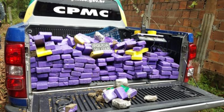 Polícia Militar apreende 188 quilos de maconha em Socorro