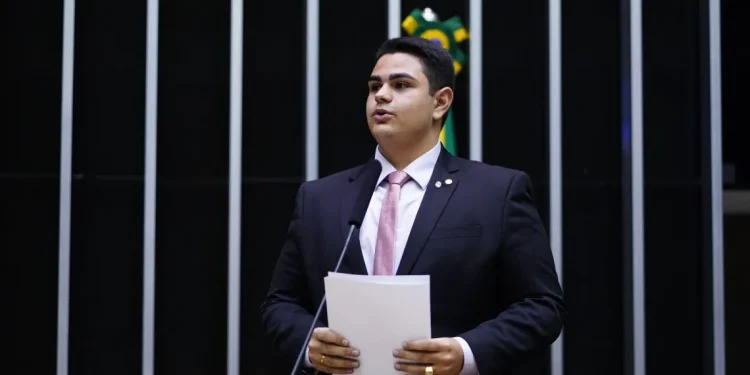 Icaro de Valmir sai em defesa dos sergipanos que sofrem com a falta constante de água