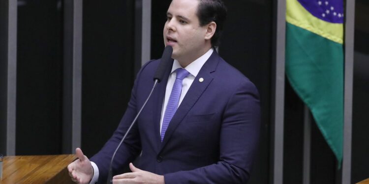 “Um turista com status de presidente”, avalia Rodrigo Valadares sobre excesso de viagens de Lula ao exterior