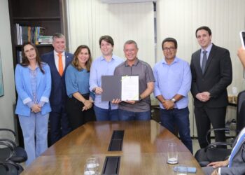 “Minha missão é gerar emprego e oportunidade”, diz Fábio durante assinatura de edital para construção de complexo viário entre Tancredo Neves e Coroa do Meio