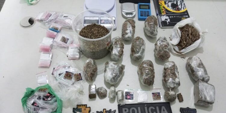 PM prende suspeito de tráfico de drogas em Nossa Senhora do Socorro