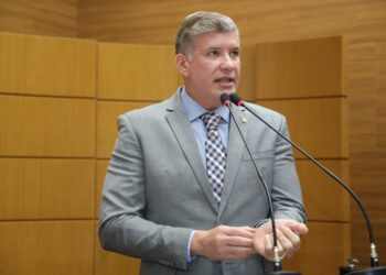 Cristiano comemora assinatura de edital para construção de ponte, em Aracaju