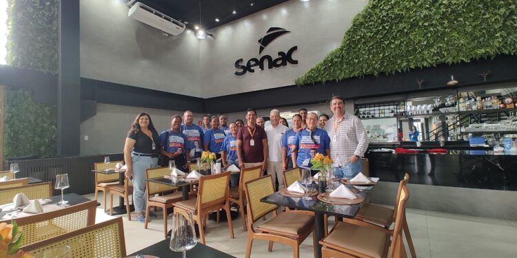 Alunos do curso de Garçom de Laranjeiras visitam restaurantes escolas do Senac em Aracaju