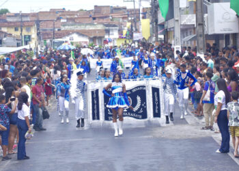 Desfile Cívico no Bairro Eduardo Gomes: uma celebração à Educação, Cidadania, e Paz