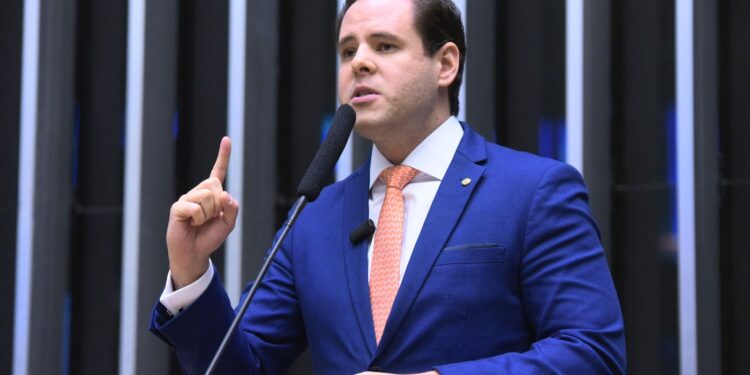 Rodrigo Valadares: Uma voz firme na luta contra o aborto