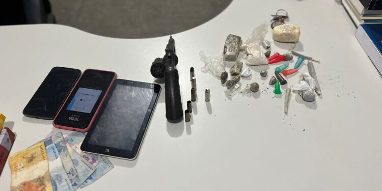 2ª DM desarticula ponto de venda de drogas no bairro São José