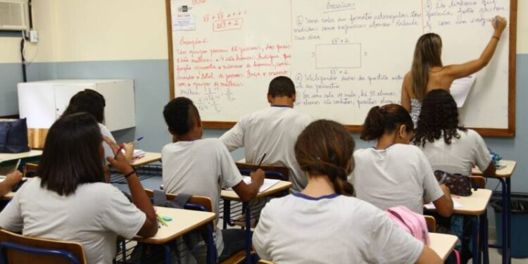 Escolas particulares terão um reajuste médio de 9% em 2024