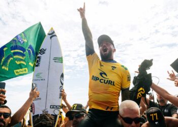 Filipe Toledo conquista bicampeonato mundial de surfe