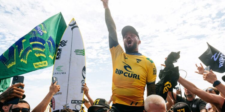 Filipe Toledo conquista bicampeonato mundial de surfe
