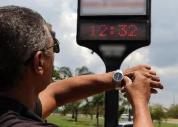 Ministro de Minas e Energia diz que horário de verão não é necessário