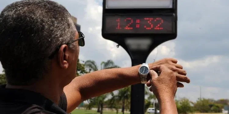 Ministro de Minas e Energia diz que horário de verão não é necessário