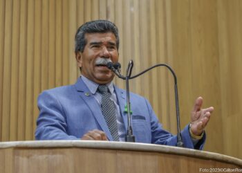 Moradores do Santa Maria não suportam lamaçal