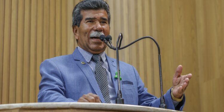 Moradores do Santa Maria não suportam lamaçal