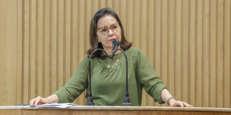 “Viagem de Edvaldo à China tem diárias de quase R$ 35 mil”, afirma Emília