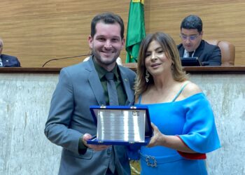 Neto Batalha recebe homenagem da ELESE por trabalho relevante na Assembleia Legislativa