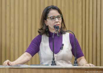 “Aracajuanos pagam impostos, mas são lesados pelo gestor maior”, declara Emília