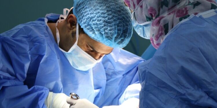 Fiz bariátrica, e agora? Mudanças no corpo após procedimento podem, ou não, exigir outra cirurgia