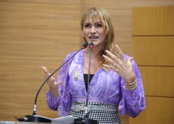 Linda Brasil ressalta debate em escola de Estância sobre a importância da vida