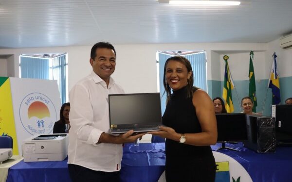 Equipamentos de informática são entregues às escolas e centros educacionais da rede municipal de ensino em Itabaiana