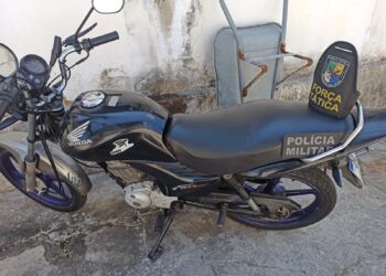Polícia Militar recupera veículo roubado no Bairro Coroa do Meio
