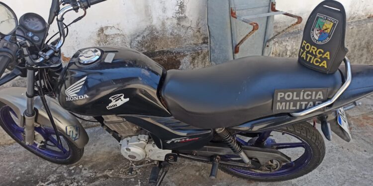 Polícia Militar recupera veículo roubado no Bairro Coroa do Meio
