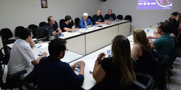 Seduc e Google for Education dialogam sobre soluções tecnológicas no ambiente escolar