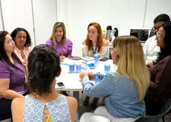 Educação e Saúde alinham estratégias para o fluxo de atendimento do Programa Acolher