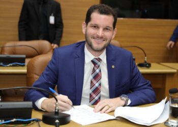 Iniciativa de Neto Batalha para evitar fraude contra idosos vira lei em Sergipe