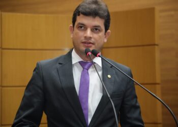 Paulo Júnior cobra recuperação de rodovias em Socorro e São Cristóvão