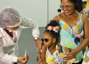 Vacinação contra covid e influenza disponível nos shoppings no sábado