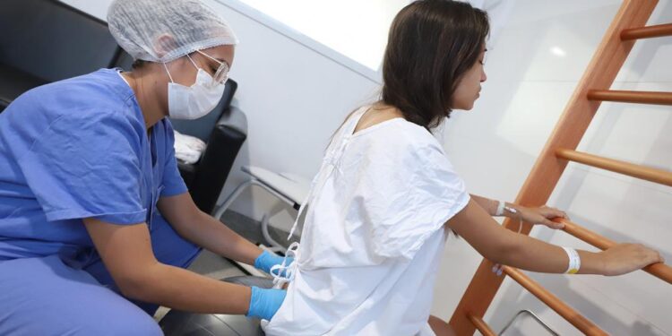 Maternidade Lourdes Nogueira utiliza fisioterapia humanizada como aliada ao parto normal