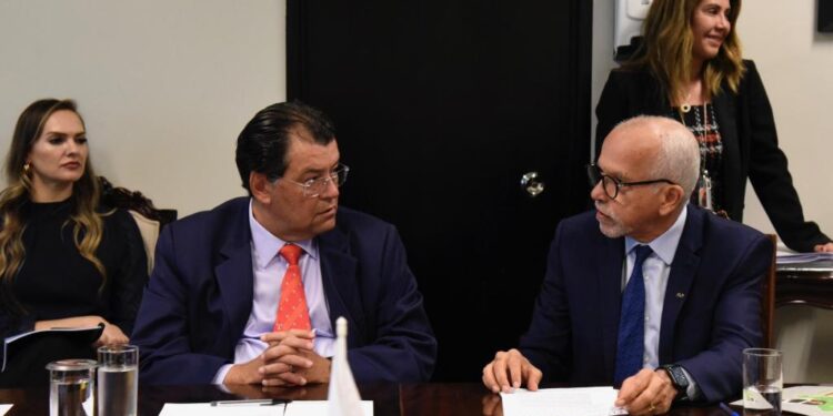 Presidente da FNP, Edvaldo entrega a relator propostas de aprimoramento da reforma tributária