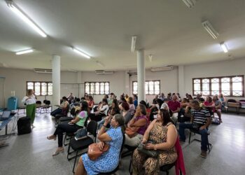 Secretários escolares recebem formação sobre organização no ambiente de trabalho