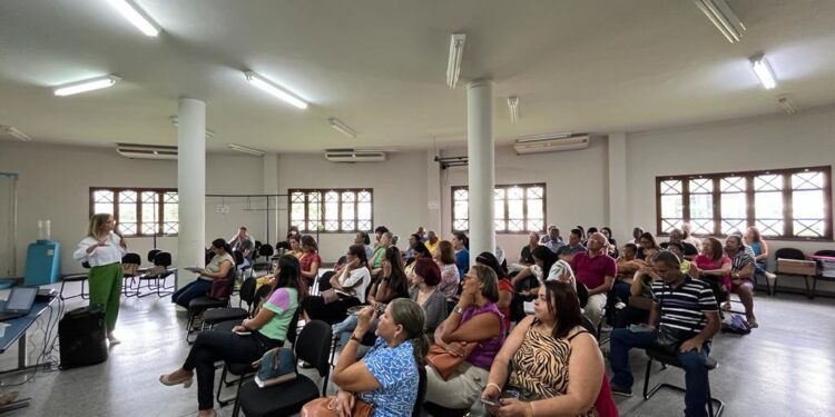 Secretários escolares recebem formação sobre organização no ambiente de trabalho