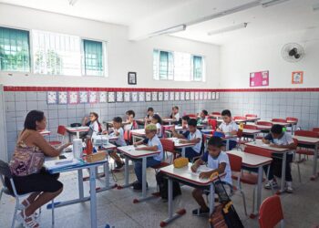 Aplicação de Cadernos de Revisão reforça aprendizagem dos alunos da rede municipal