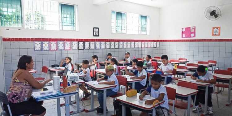 Aplicação de Cadernos de Revisão reforça aprendizagem dos alunos da rede municipal