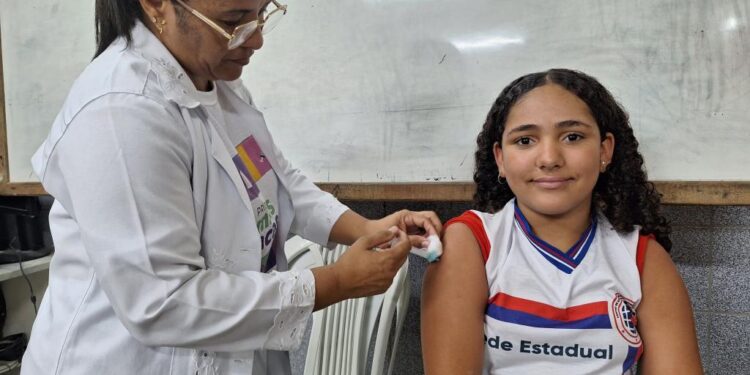 Vacinação nas escolas potencializa proteção de crianças, jovens e adultos