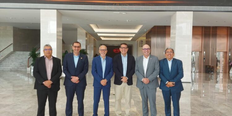 Presidente da FNP, prefeito Edvaldo inicia missão oficial na China