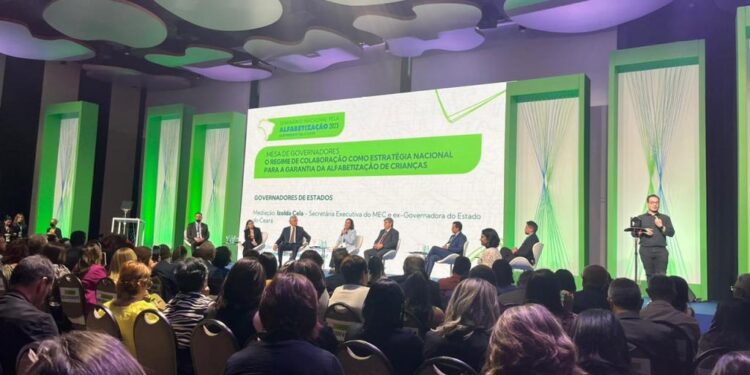 Secretaria da Educação de Aracaju participa de Seminário Nacional pela Alfabetização