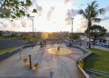 Comunidade do bairro Olaria celebra revitalização da praça Papa João Paulo II