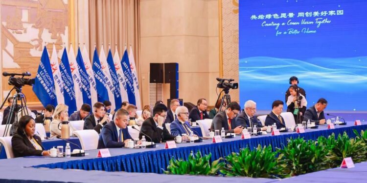 Prefeito Edvaldo compartilha experiências de Aracaju em Fórum Mundial de Cidades Irmãs