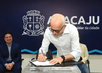 Prefeito Edvaldo Nogueira reassume comando da gestão de Aracaju