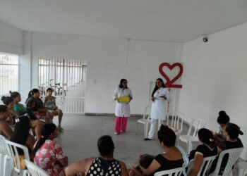 Maternidade Lourdes Nogueira leva informações às gestantes do projeto Bebê Luz