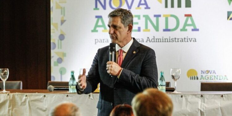 Senador Rogério Carvalho debate Reforma Administrativa e desenvolvimento de carreiras no setor público